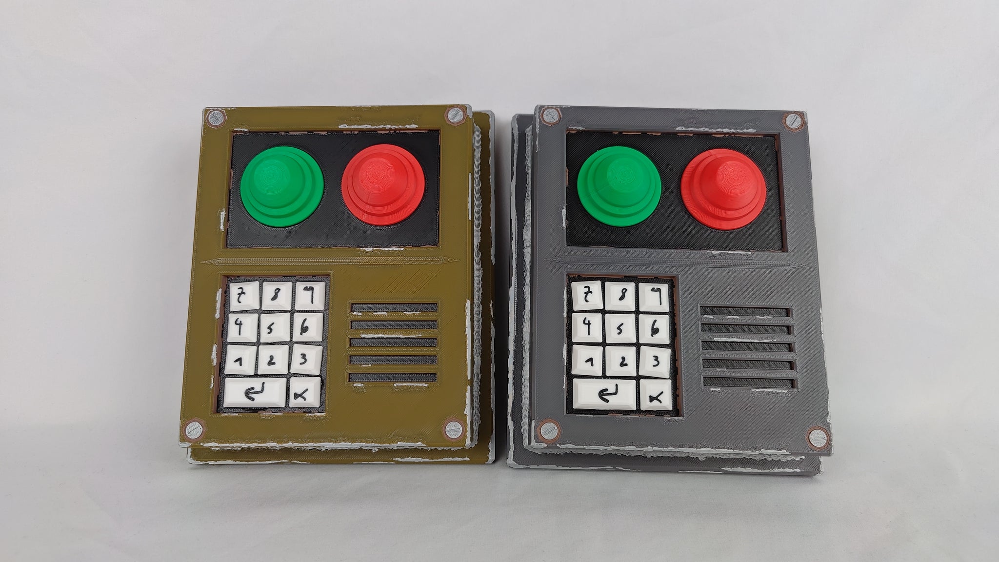 Rust Life-Size Code Lock Prop – DirtMerch