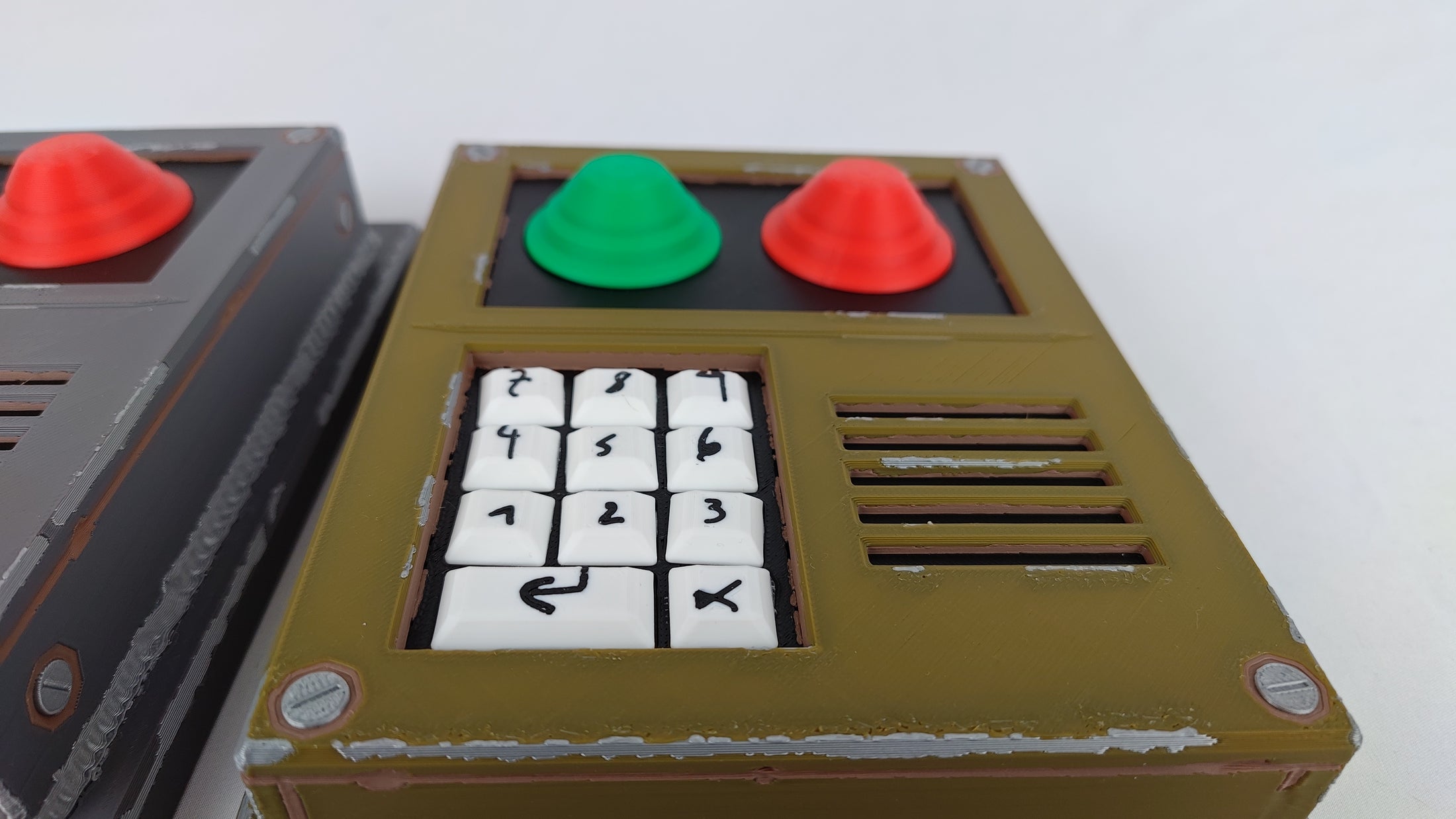 Rust Life-Size Code Lock Prop – DirtMerch